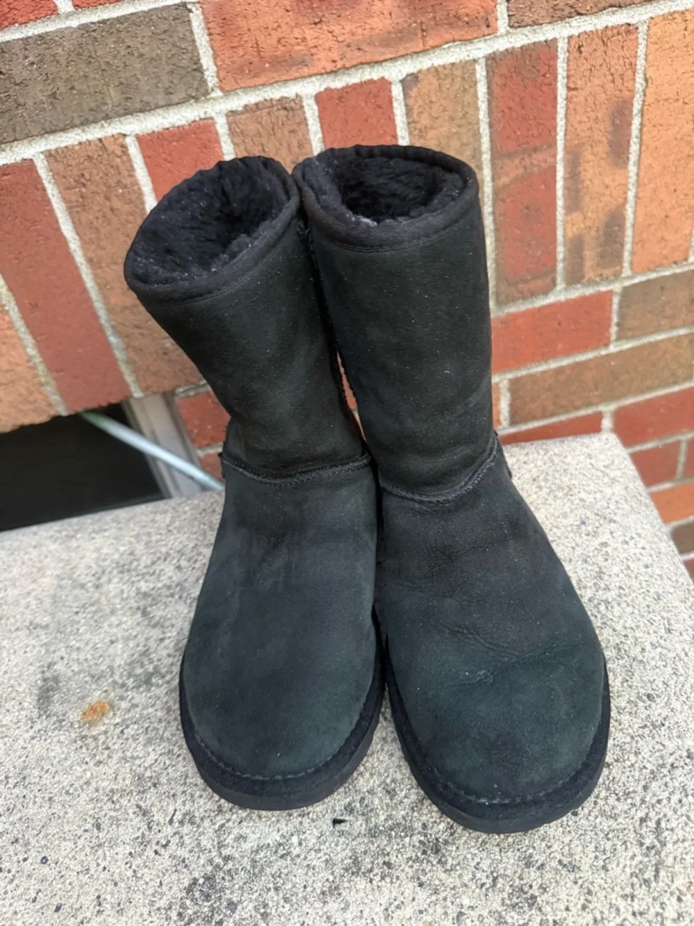 UGG Australia Classic Short Boots Black Sheepskin Suede Women’s Size 8